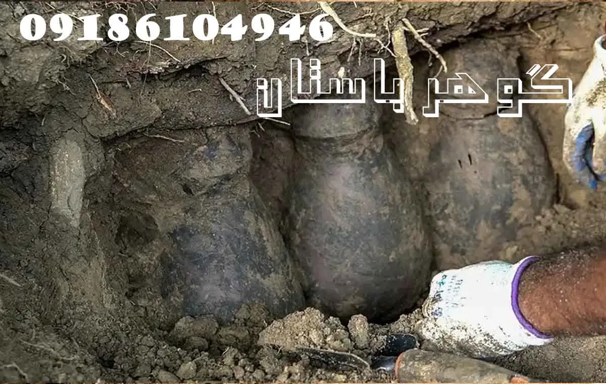 خاک اطراف اتاقک دفینه دار